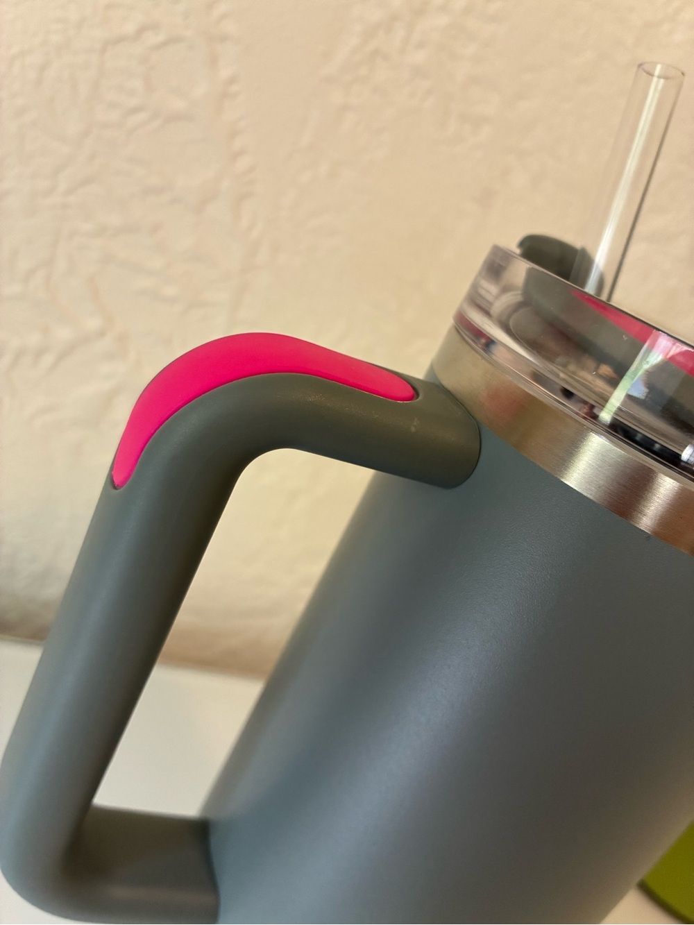 Stanley Gray and Pink Vacuum Mug Quencher 30 oz Handle - Picture 5 of 10